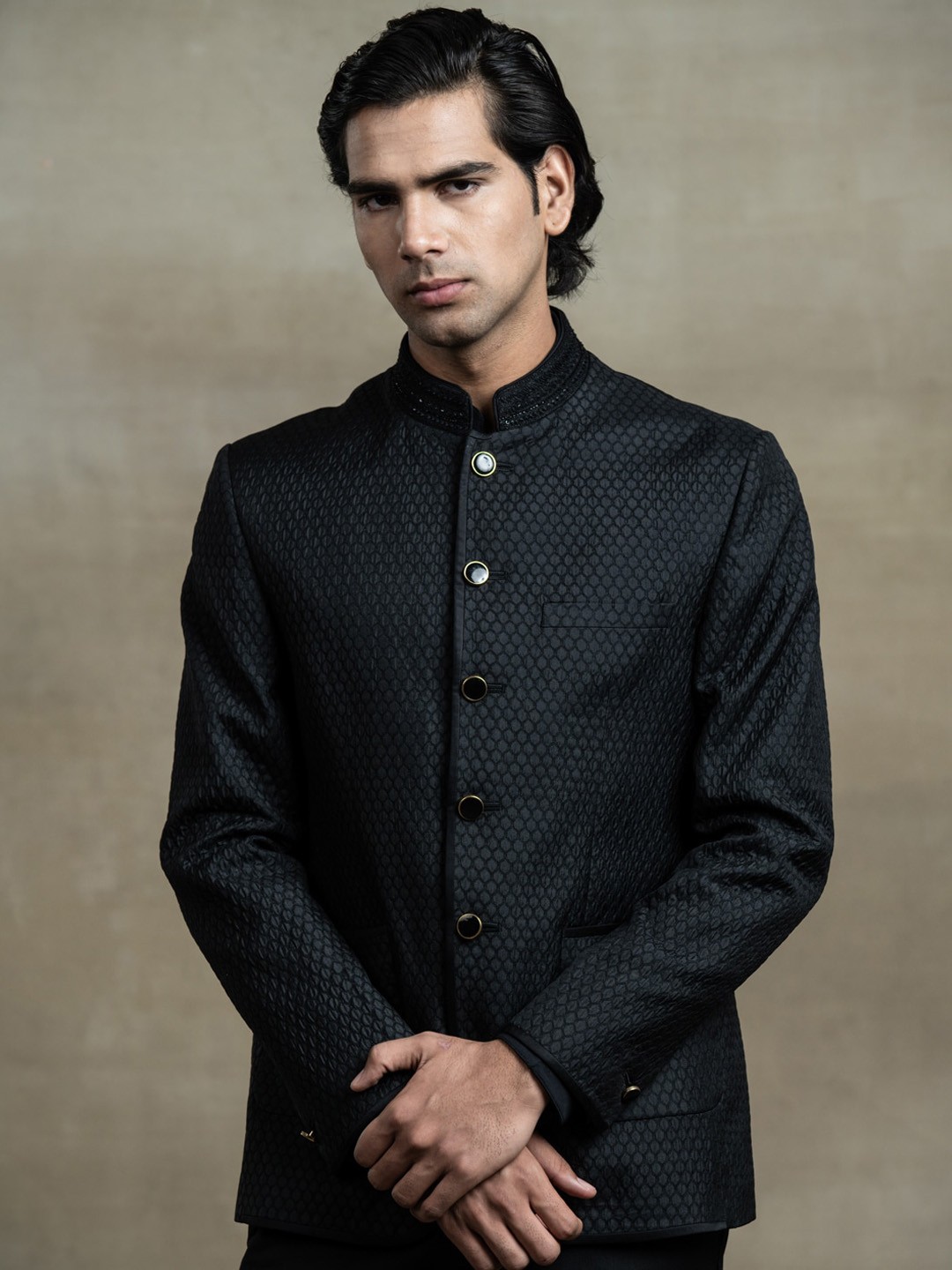 Tasva Men Black Printed Jacquard Sequined Silk Blend Bandhgala 2-Piece Suits
Tasva Men Black Printed Jacquard Sequined Silk Blend Bandhgala 2-Piece Suits