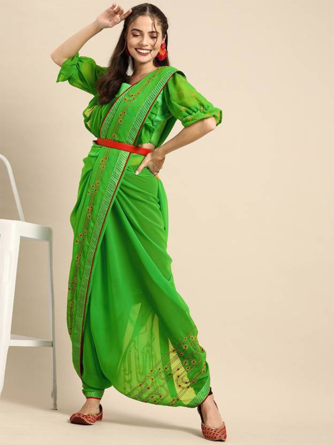 Sangria Green & Gold-Toned Embroidered Pure Georgette Saree
Sangria Green & Gold-Toned Embroidered Pure Georgette Saree