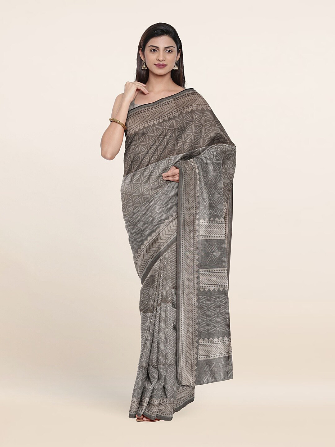 Pothys Grey & White Printed Saree 
Pothys Grey & White Printed Saree