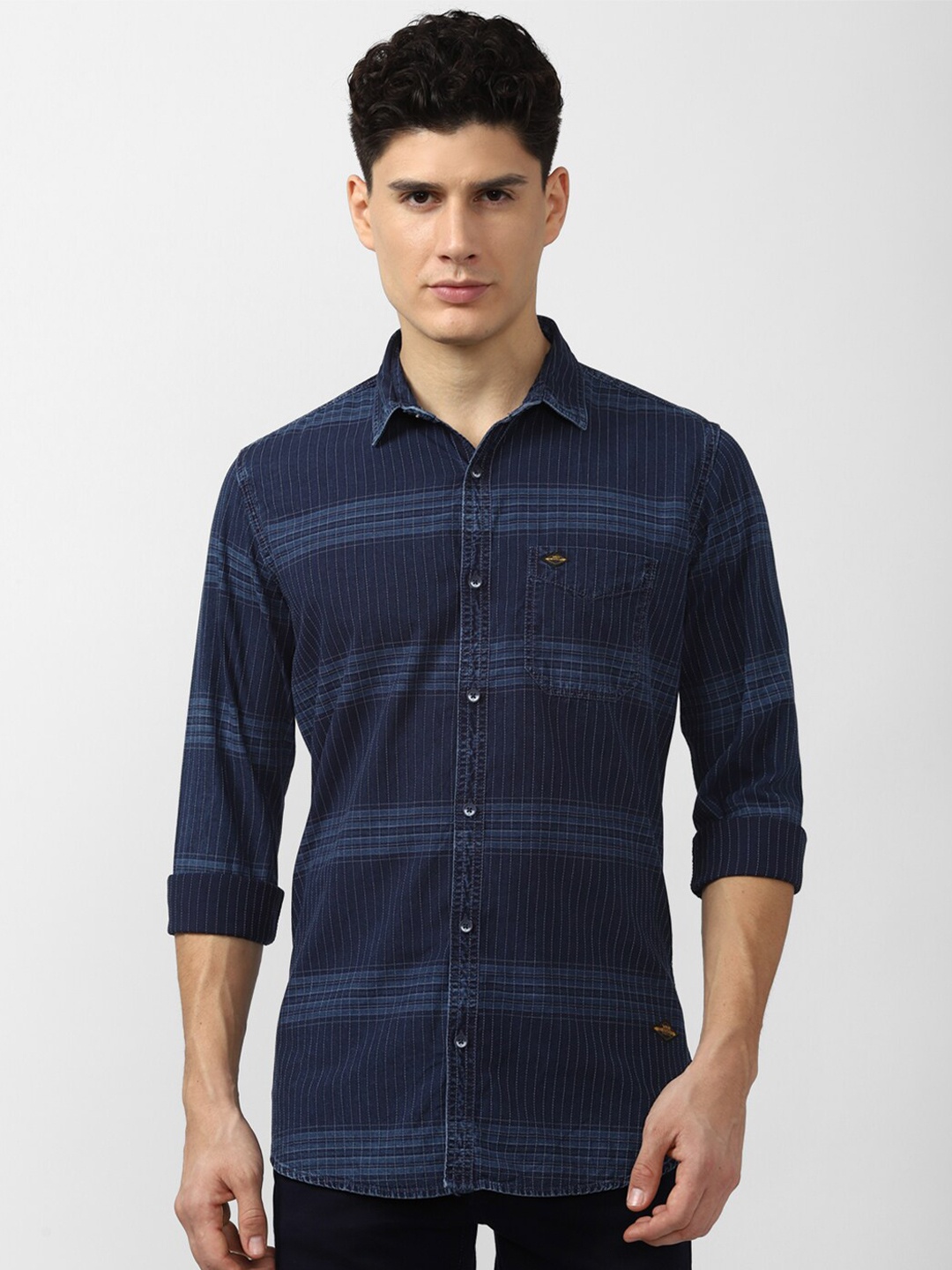 VAN HEUSEN DENIM LABS Men Navy Blue Horizontal Stripes Slim Fit Pure Cotton Casual Shirt
VAN HEUSEN DENIM LABS Men Navy Blue Horizontal Stripes Slim Fit Pure Cotton Casual Shirt