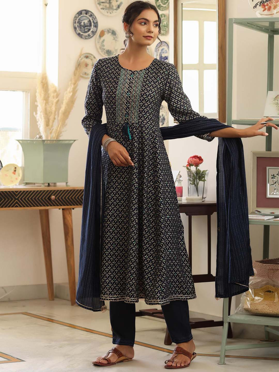 SCAKHI Women Navy Blue Ethnic Printed Beads and Stones Kurta With Trouser And Dupatta
SCAKHI Women Navy Blue Ethnic Printed Beads and Stones Kurta With Trouser And Dupatta