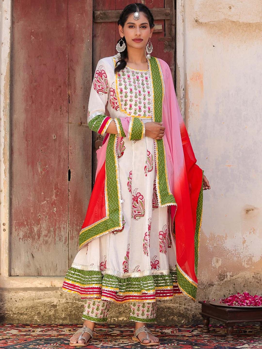 SCAKHI Women White Floral Printed Panelled Gotta Patti Pure Cotton Kurta with Trousers & With Dupatta
SCAKHI Women White Floral Printed Panelled Gotta Patti Pure Cotton Kurta with Trousers & With Dupatta