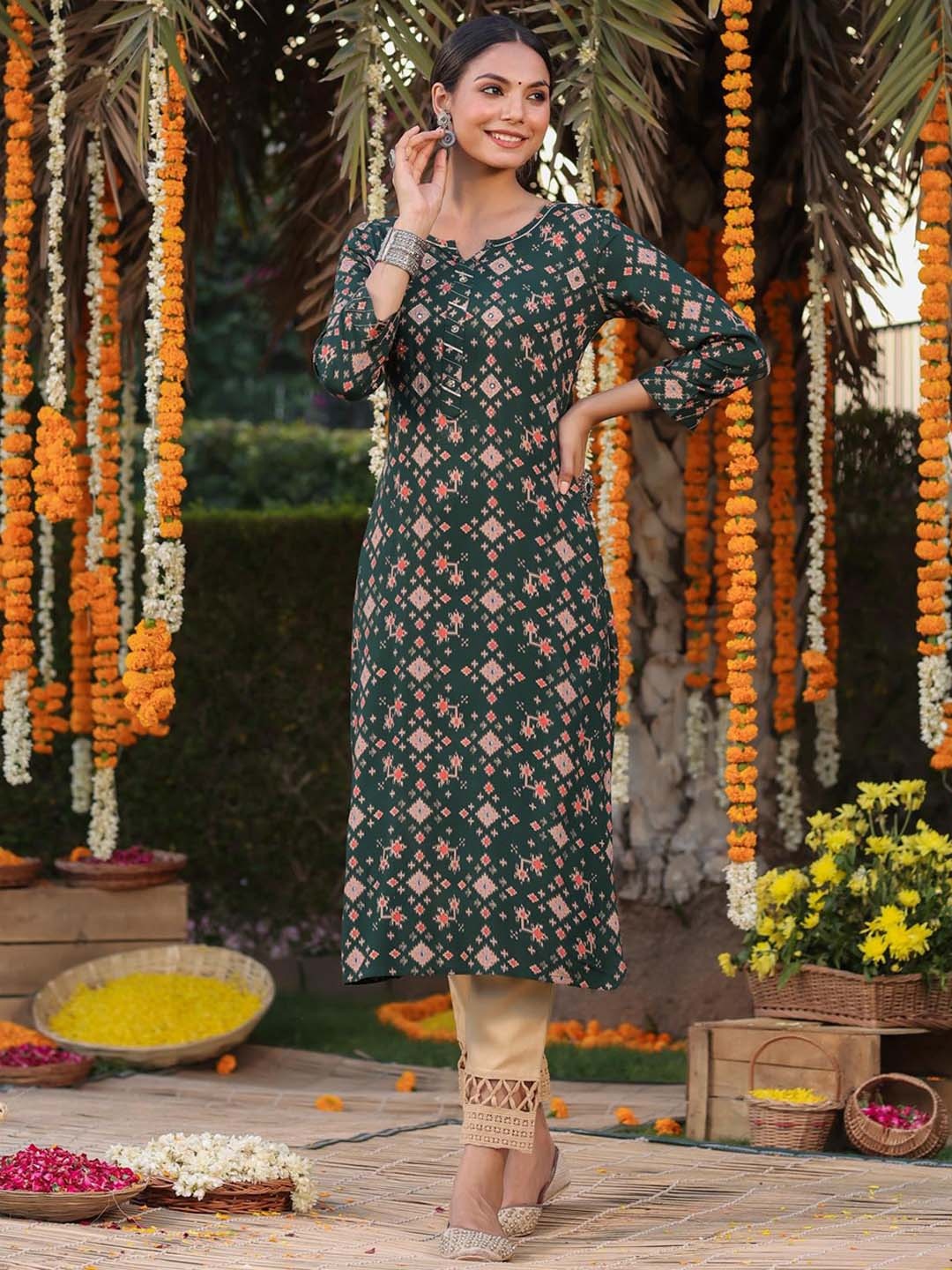 SCAKHI Women Green Printed Straight Kurta