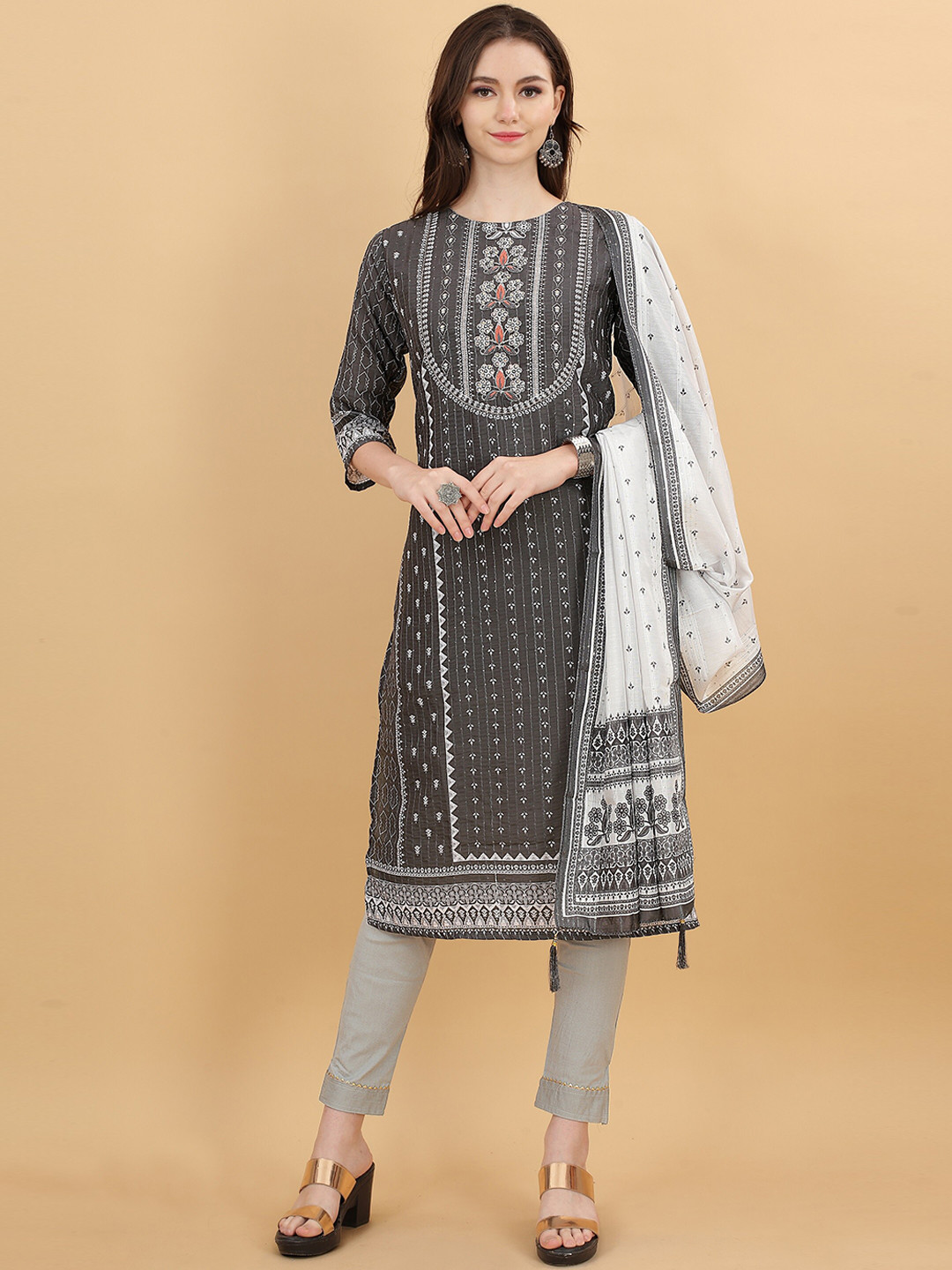 APPLIX STYLE Women Ethnic Motifs Embroidered Zardozi Kurta with Trousers & Dupatta, Grey
APPLIX STYLE Women Ethnic Motifs Embroidered Zardozi Kurta with Trousers & Dupatta, Grey
