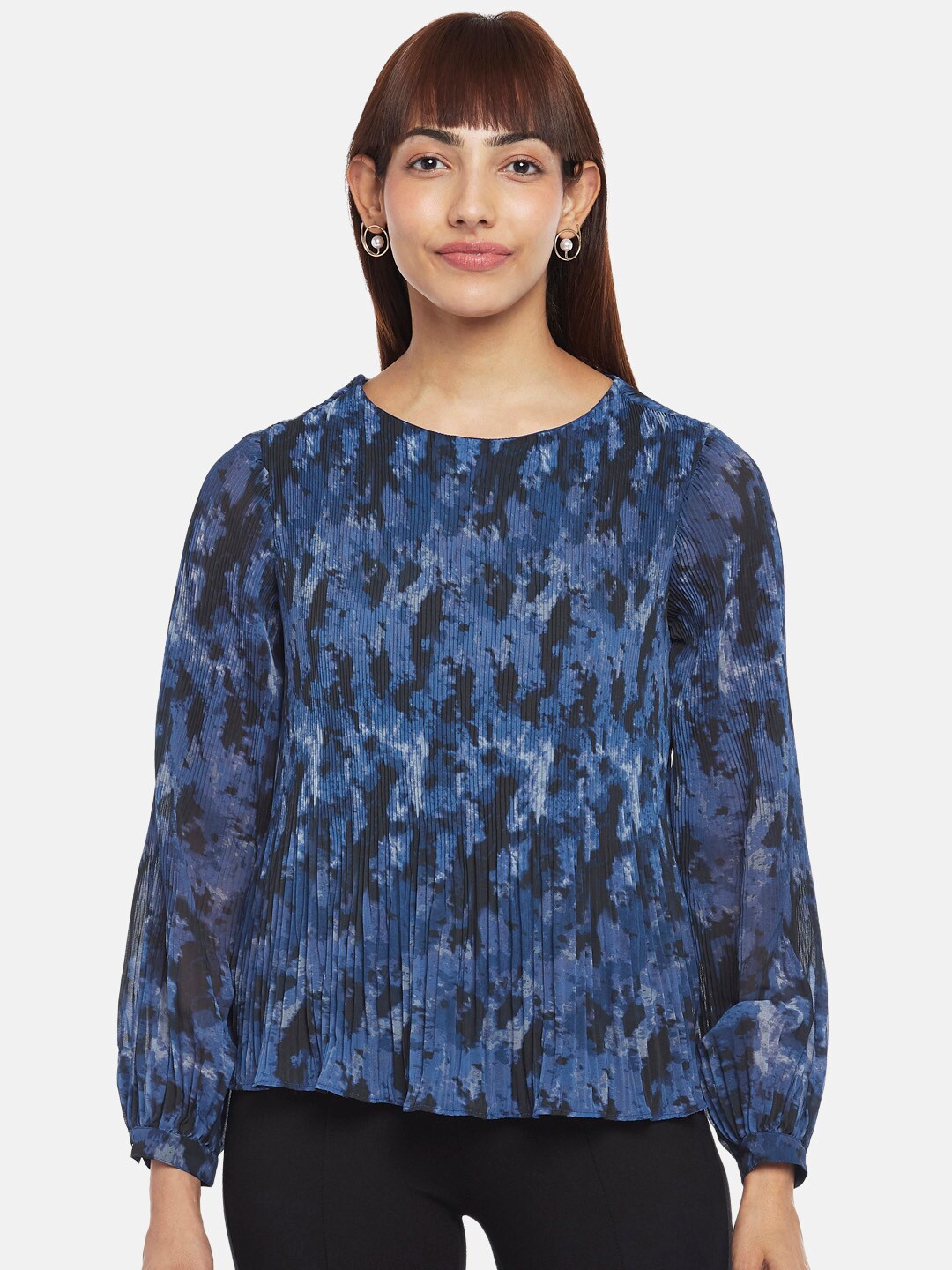 Annabelle by Pantaloons Women Blue And Black Abstract Print Long Sleeves Pleated Top
Annabelle by Pantaloons Women Blue And Black Abstract Print Long Sleeves Pleated Top