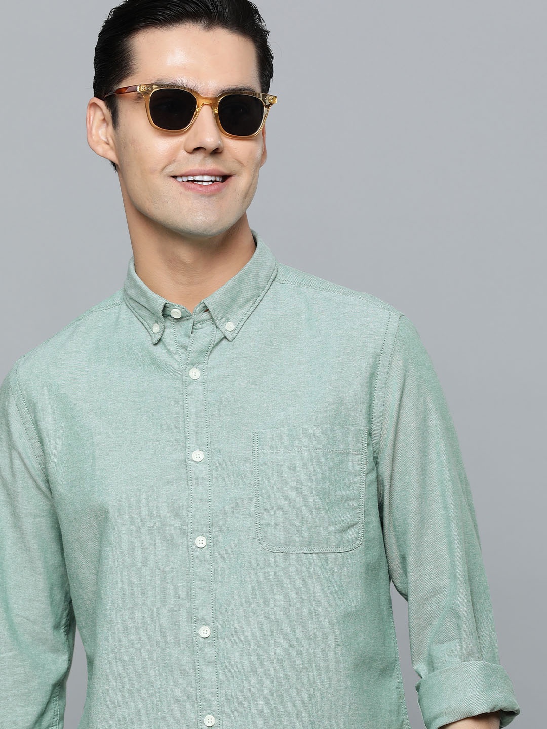 Flying Machine Men Green Standard Solid Opaque Pure Cotton Casual Shirt With Chest Pocket
Flying Machine Men Green Standard Solid Opaque Pure Cotton Casual Shirt With Chest Pocket
