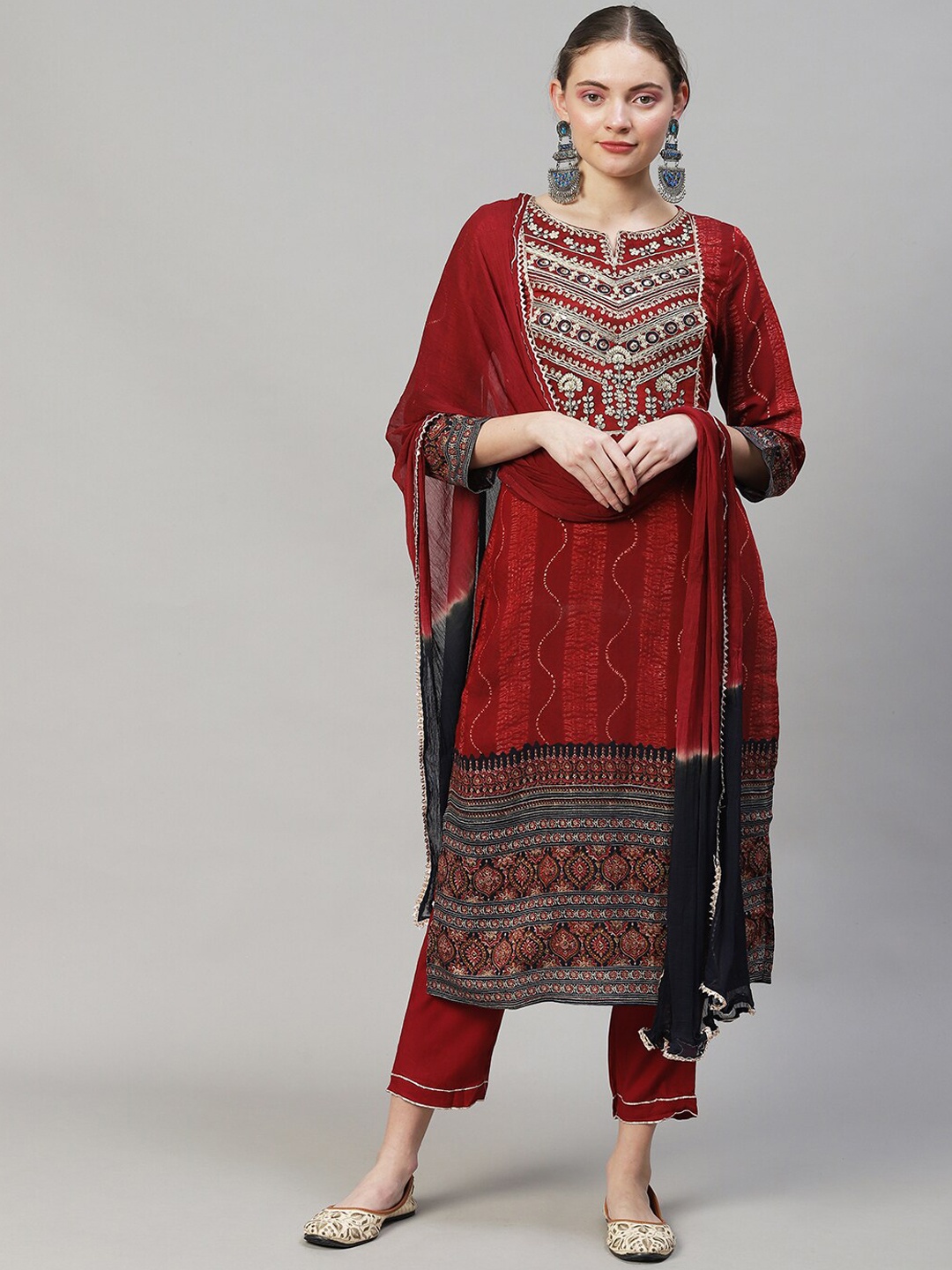 FASHOR Women Maroon Ethnic Motifs Printed Gotta Patti Kurta with Trouser & With Dupatta
FASHOR Women Maroon Ethnic Motifs Printed Gotta Patti Kurta with Trouser & With Dupatta