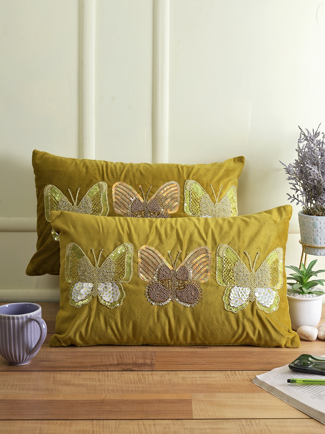 Sangria Pack of 2 Olive Green & Gold-Toned Embellished Velvet Rectangle Cushion Covers
Sangria Pack of 2 Olive Green & Gold-Toned Embellished Velvet Rectangle Cushion Covers