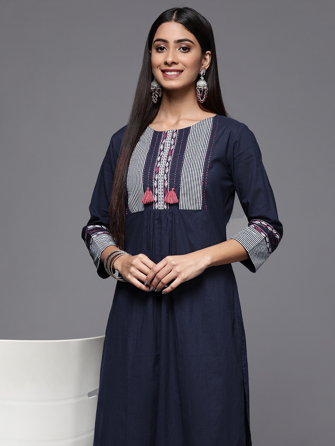 Varanga Women Navy Blue & White Yoke Design Screen Print Thread Work Cotton Straight Kurta
Varanga Women Navy Blue & White Yoke Design Screen Print Thread Work Cotton Straight Kurta