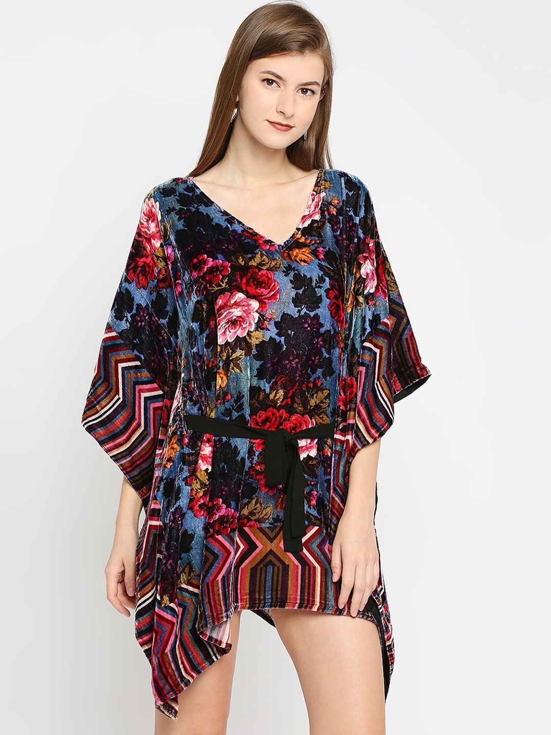 Cloth Haus India Women Black & Red Floral Printed Flared Sleeves Velvet Short Kaftan
Cloth Haus India Women Black & Red Floral Printed Flared Sleeves Velvet Short Kaftan