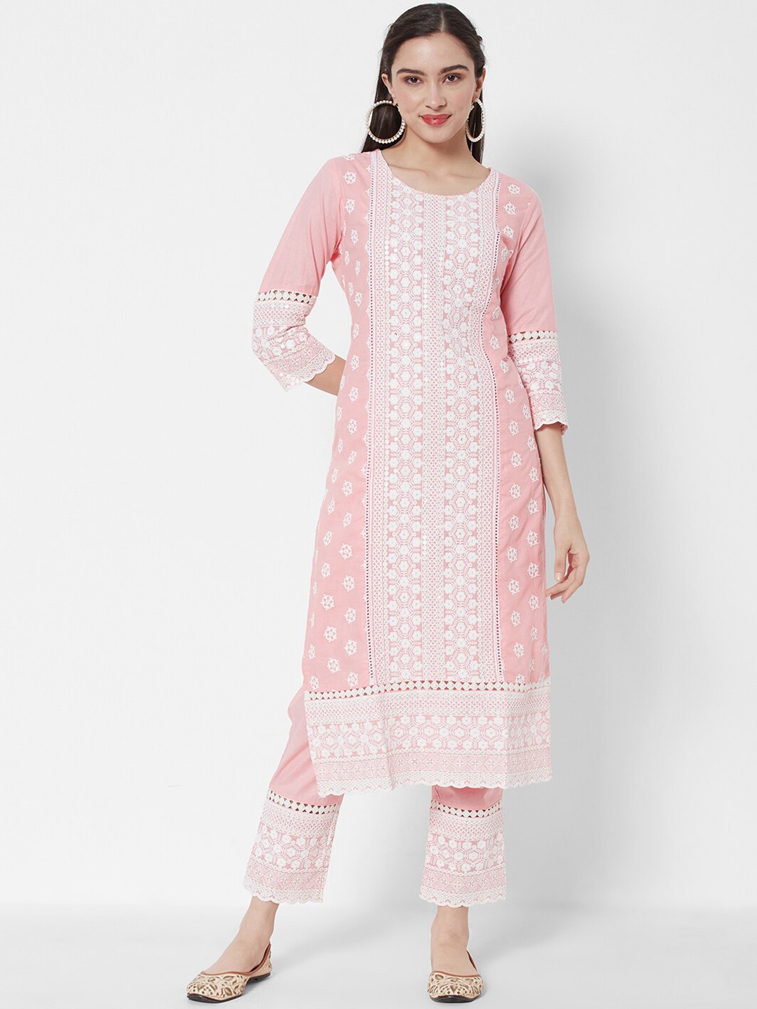 HEEPOSH Women Peach-Coloured Embroidered Thread Work Kurta with Trousers & With Dupatta
HEEPOSH Women Peach-Coloured Embroidered Thread Work Kurta with Trousers & With Dupatta