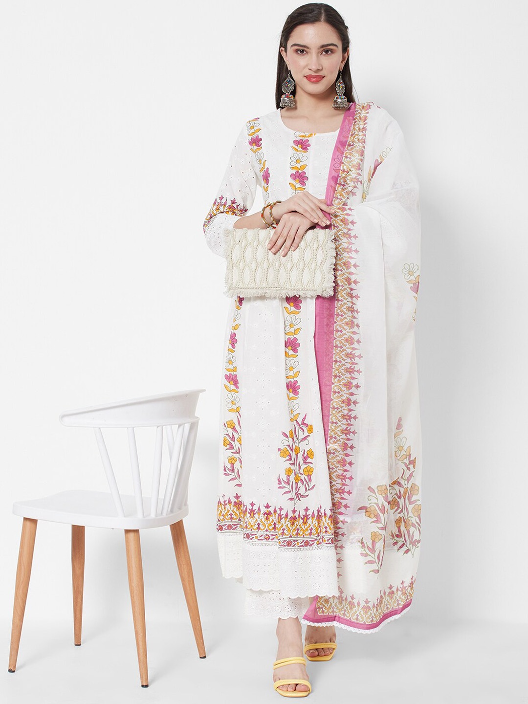 HEEPOSH Women White Floral Printed Panelled Pure Cotton Kurta with Trousers & Dupatta
HEEPOSH Women White Floral Printed Panelled Pure Cotton Kurta with Trousers & Dupatta
