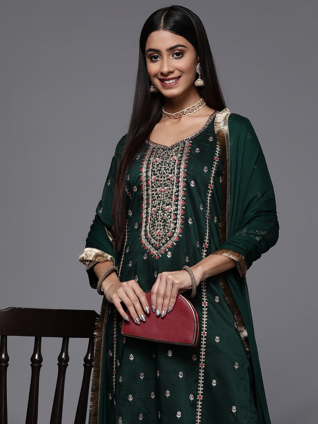 Varanga Women Ethnic Motifs Embroidered Kurta with EmbroideredTrousers & With Dupatta, Green
Varanga Women Ethnic Motifs Embroidered Kurta with EmbroideredTrousers & With Dupatta, Green