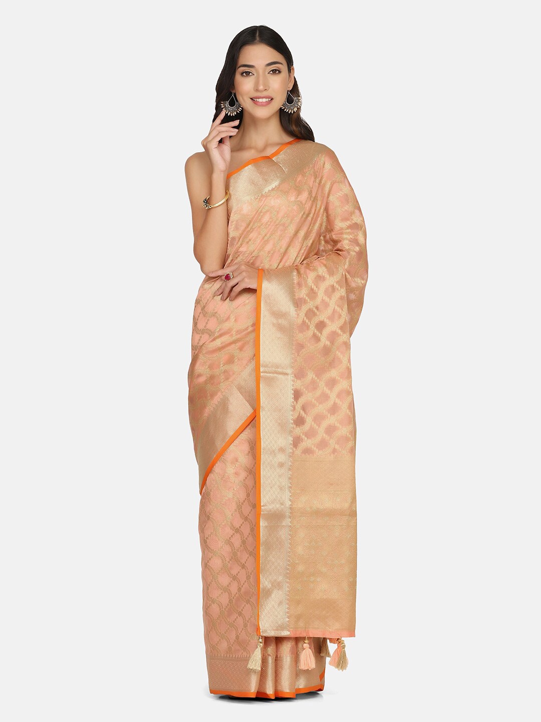 BOMBAY SELECTIONS Peach-Coloured & Gold-Toned Woven Design Zari Organza Banarasi Saree
BOMBAY SELECTIONS Peach-Coloured & Gold-Toned Woven Design Zari Organza Banarasi Saree