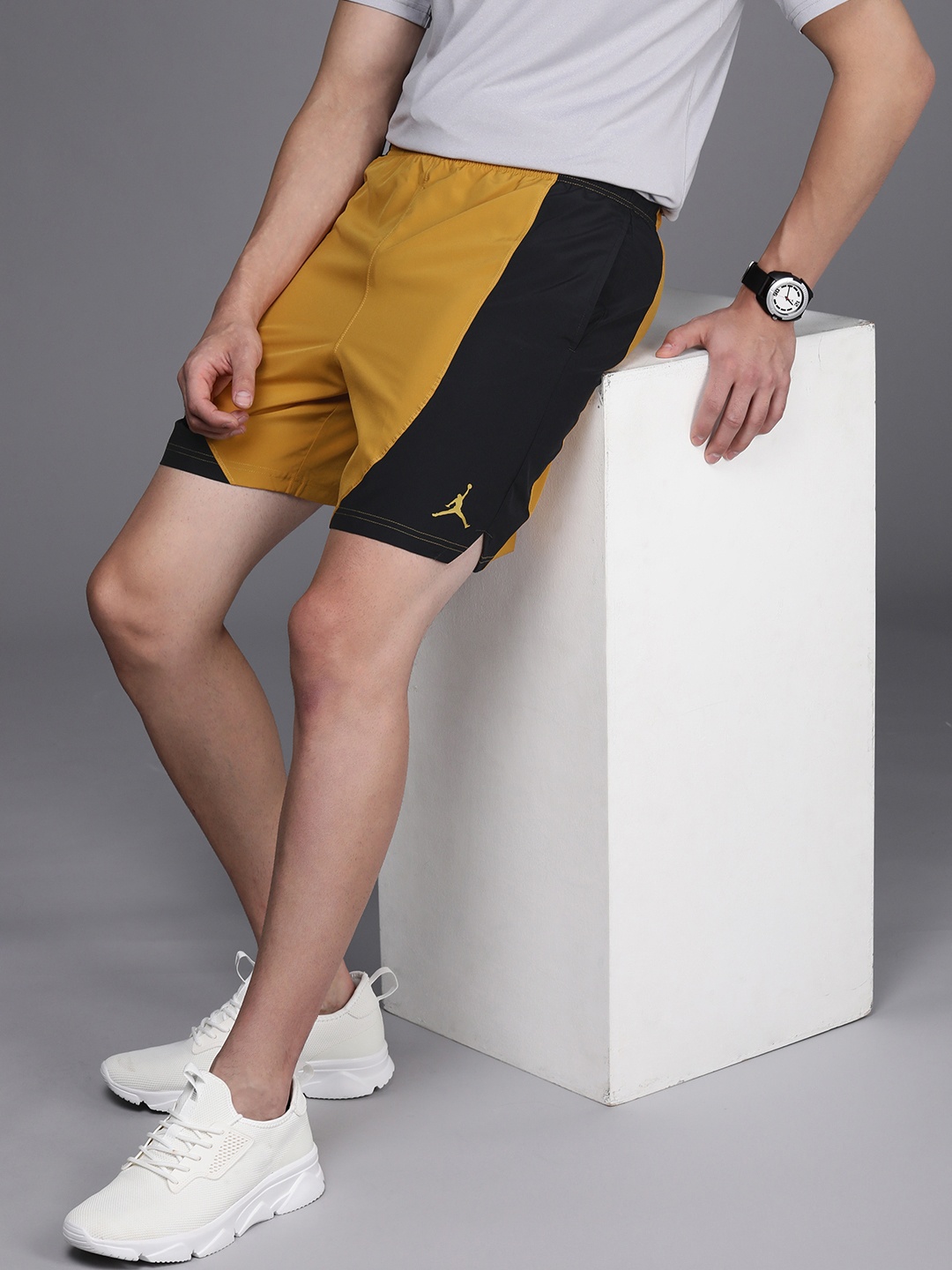 Nike Men Colourblocked Michael Jordan SPRT WOVEN Dri-FIT Sustainable Basetball Shorts, Mustard
Nike Men Colourblocked Michael Jordan SPRT WOVEN Dri-FIT Sustainable Basetball Shorts, Mustard