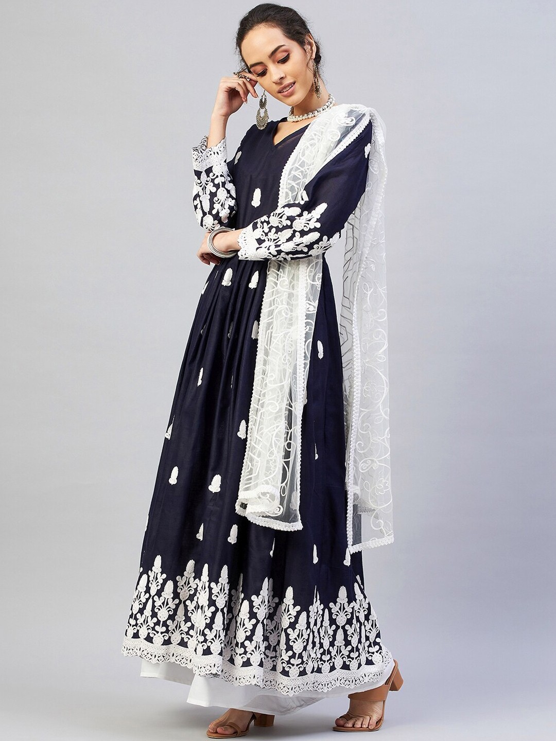 InWeave Women Navy Blue Ethnic Motifs Embroidered Pleated Thread Work Pure Cotton Kurta with Palazzos & With
InWeave Women Navy Blue Ethnic Motifs Embroidered Pleated Thread Work Pure Cotton Kurta with Palazzos & With