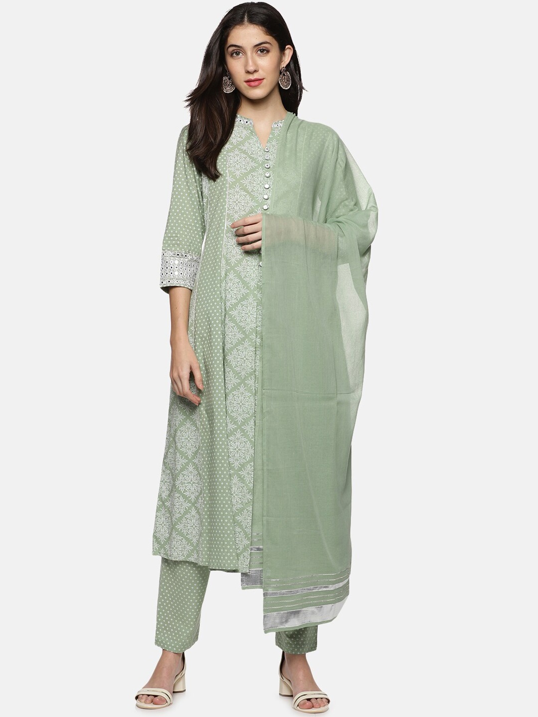 Palakh Women Green Floral Embroidered Pure Cotton Kurta with Trousers & With Dupatta
Palakh Women Green Floral Embroidered Pure Cotton Kurta with Trousers & With Dupatta
