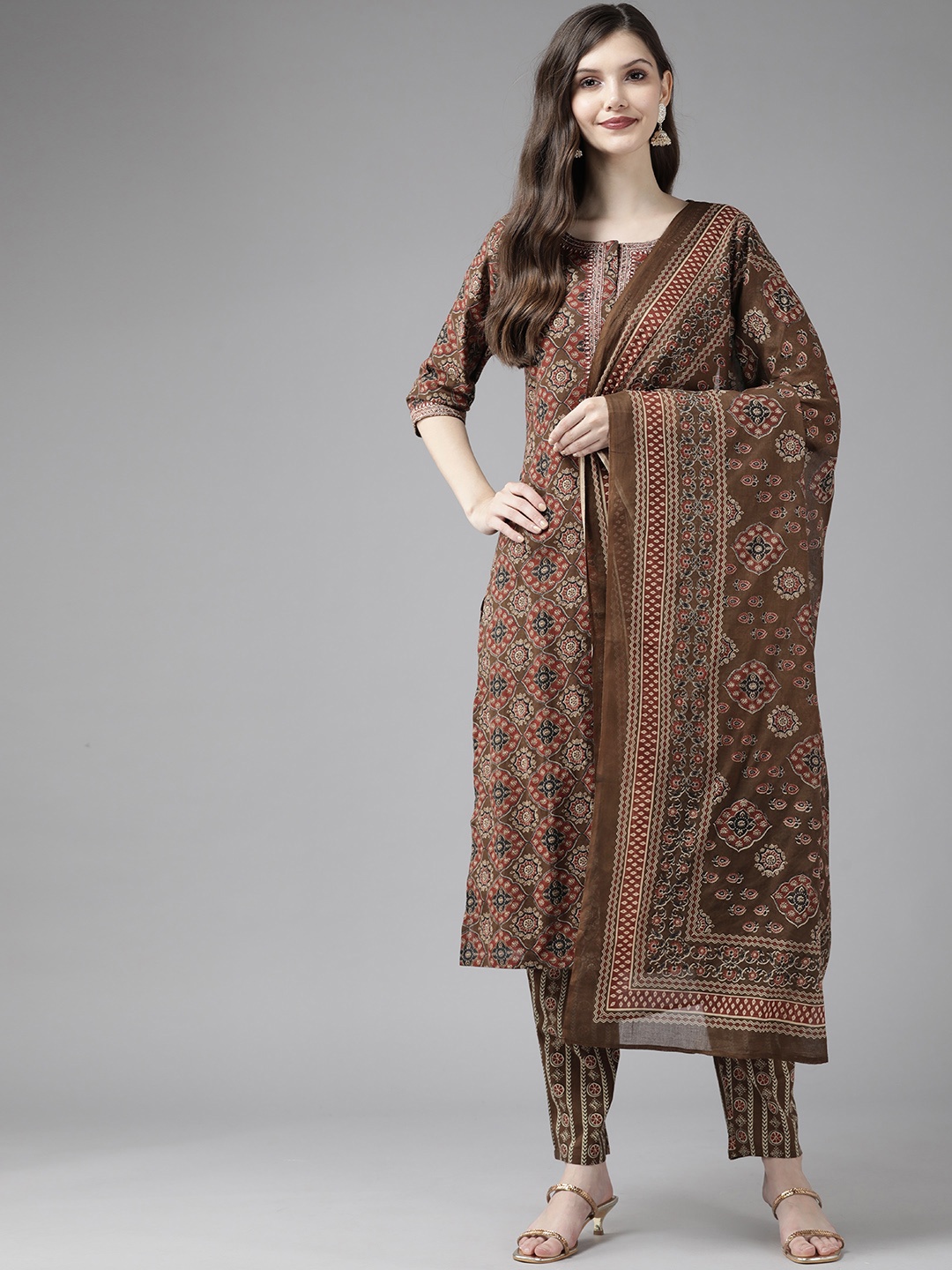 Ginni Arora Label Women Brown Ethnic Motifs Printed Pure Cotton Kurta with Trousers & With Dupatta
Ginni Arora Label Women Brown Ethnic Motifs Printed Pure Cotton Kurta with Trousers & With Dupatta