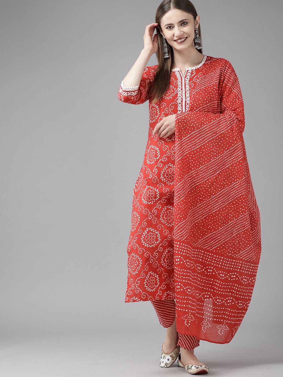 Ginni Arora Label Women Red Ethnic Motifs Printed Pure Cotton Kurta with Trousers & With Dupatta
Ginni Arora Label Women Red Ethnic Motifs Printed Pure Cotton Kurta with Trousers & With Dupatta