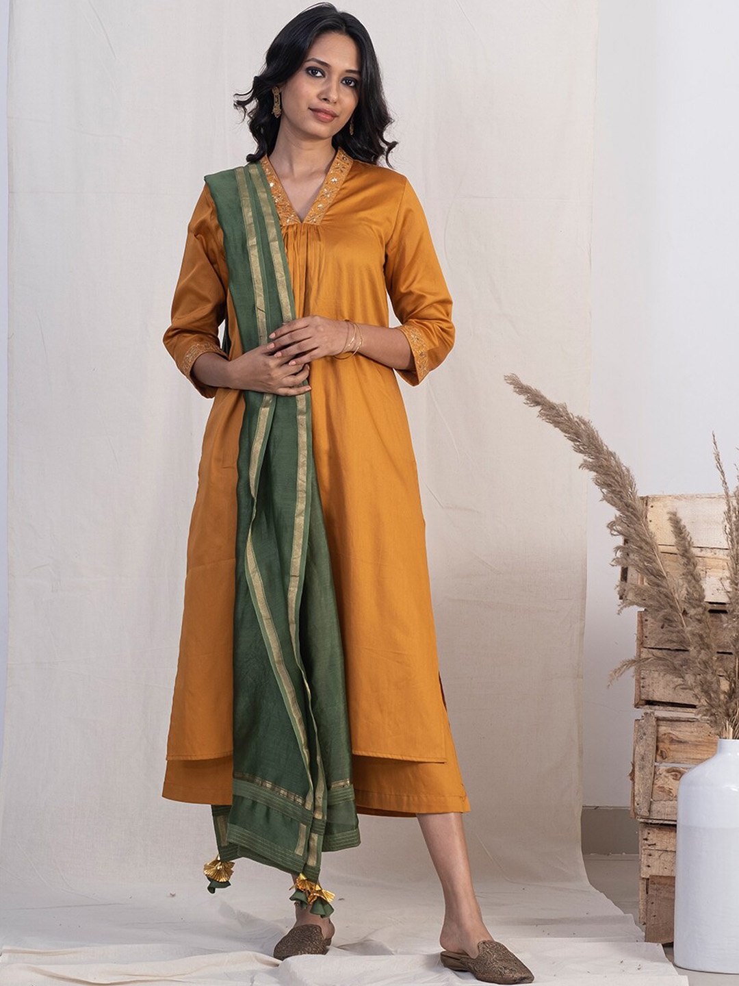 AKISO Women Gold-Toned Pleated Zardozi Pure Cotton Kurta with Palazzos & With Dupatta
AKISO Women Gold-Toned Pleated Zardozi Pure Cotton Kurta with Palazzos & With Dupatta