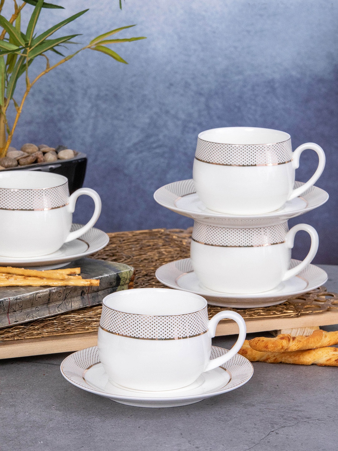 White Gold White & Gold Set of 6 Printed Porcelain Glossy Cups and Saucers 160 ml Each
White Gold White & Gold Set of 6 Printed Porcelain Glossy Cups and Saucers 160 ml Each