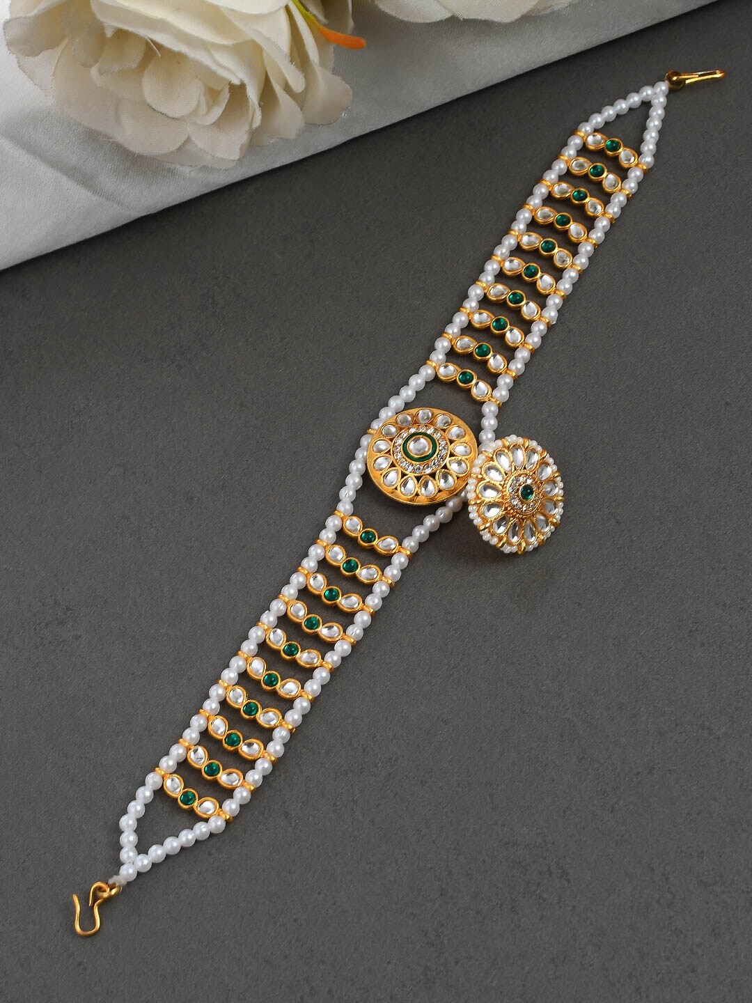 Silvermerc Designs Women Gold-Plated White & Green Kundan Studded Mathapatti with Borla
Silvermerc Designs Women Gold-Plated White & Green Kundan Studded Mathapatti with Borla
