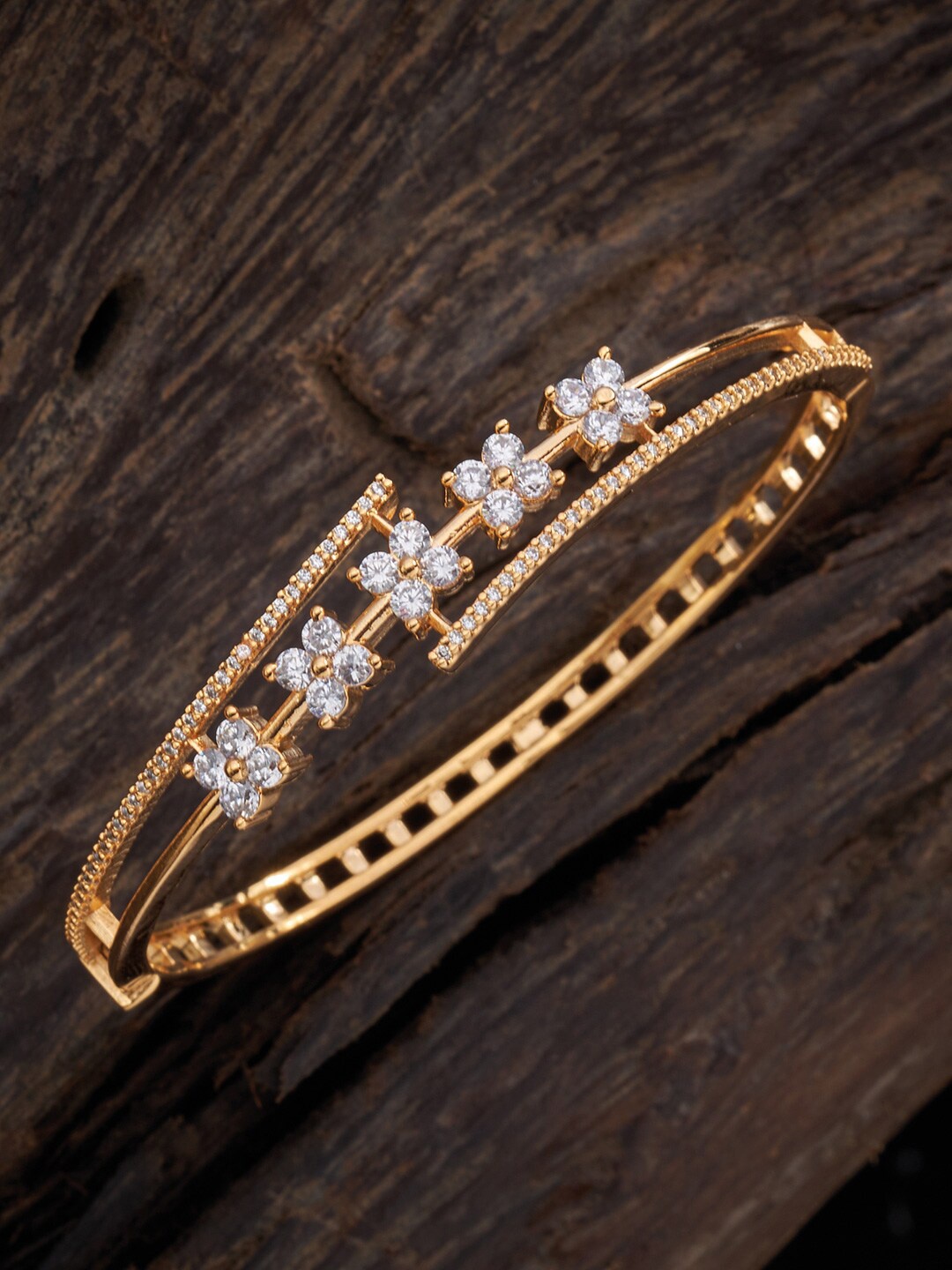 Kushal's Fashion Jewellery Women Gold-Toned & White Cubic Zirconia Gold-Plated Kada Bracelet
Kushal's Fashion Jewellery Women Gold-Toned & White Cubic Zirconia Gold-Plated Kada Bracelet