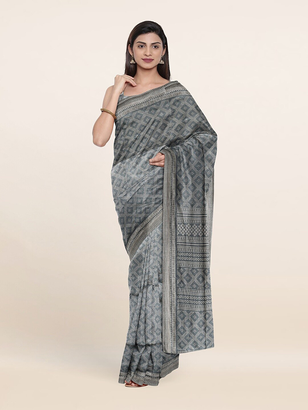 Pothys Grey & White Printed Cotton Blend Saree
Pothys Grey & White Printed Cotton Blend Saree