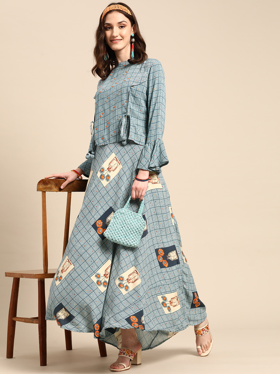 Sangria Women Grey & Navy Blue Geometric Printed Flared Sleeves Anarkali Kurta With Jacket
Sangria Women Grey & Navy Blue Geometric Printed Flared Sleeves Anarkali Kurta With Jacket