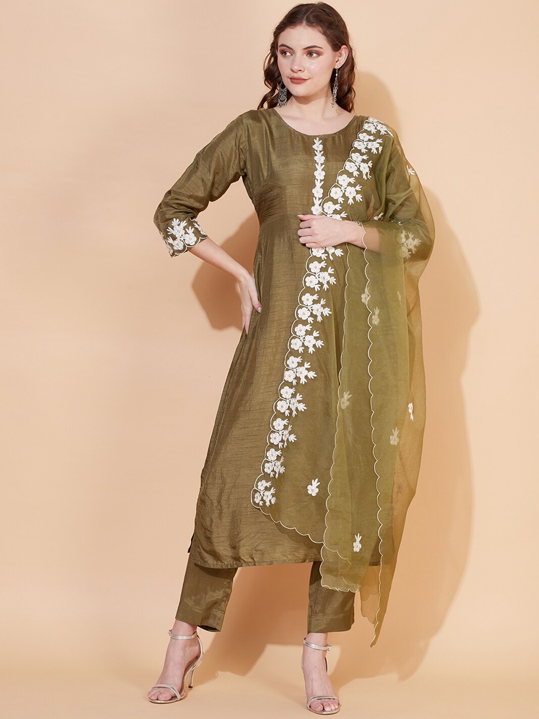 FASHOR Women Floral Embroidered Patchwork Kurta with Trousers & With Dupatta, Olive
FASHOR Women Floral Embroidered Patchwork Kurta with Trousers & With Dupatta, Olive