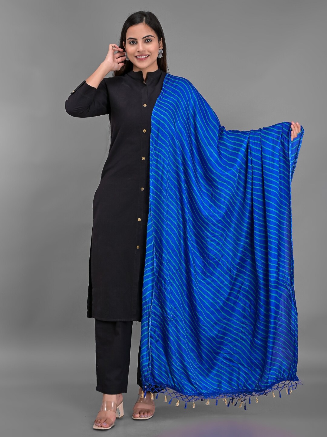 Apratim Blue Printed Leheriya Dupatta