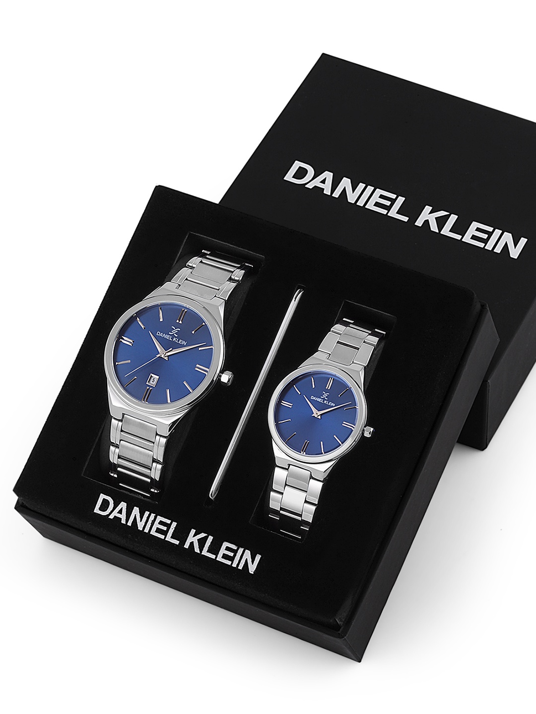 Daniel Klein Blue Dial & Silver-Toned Strap His & Her Analogue Watch DK.1.13317-3_OR
Daniel Klein Blue Dial & Silver-Toned Strap His & Her Analogue Watch DK.1.13317-3_OR