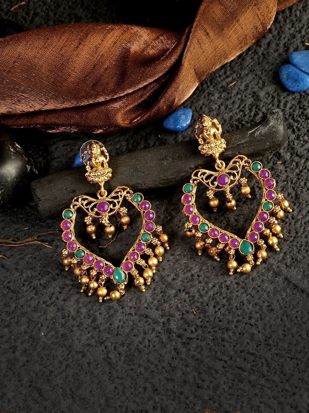 Adwitiya Collection Gold-Plated & Pink Antique Laxmi Stone Studded Chandbalis Earrings
Adwitiya Collection Gold-Plated & Pink Antique Laxmi Stone Studded Chandbalis Earrings