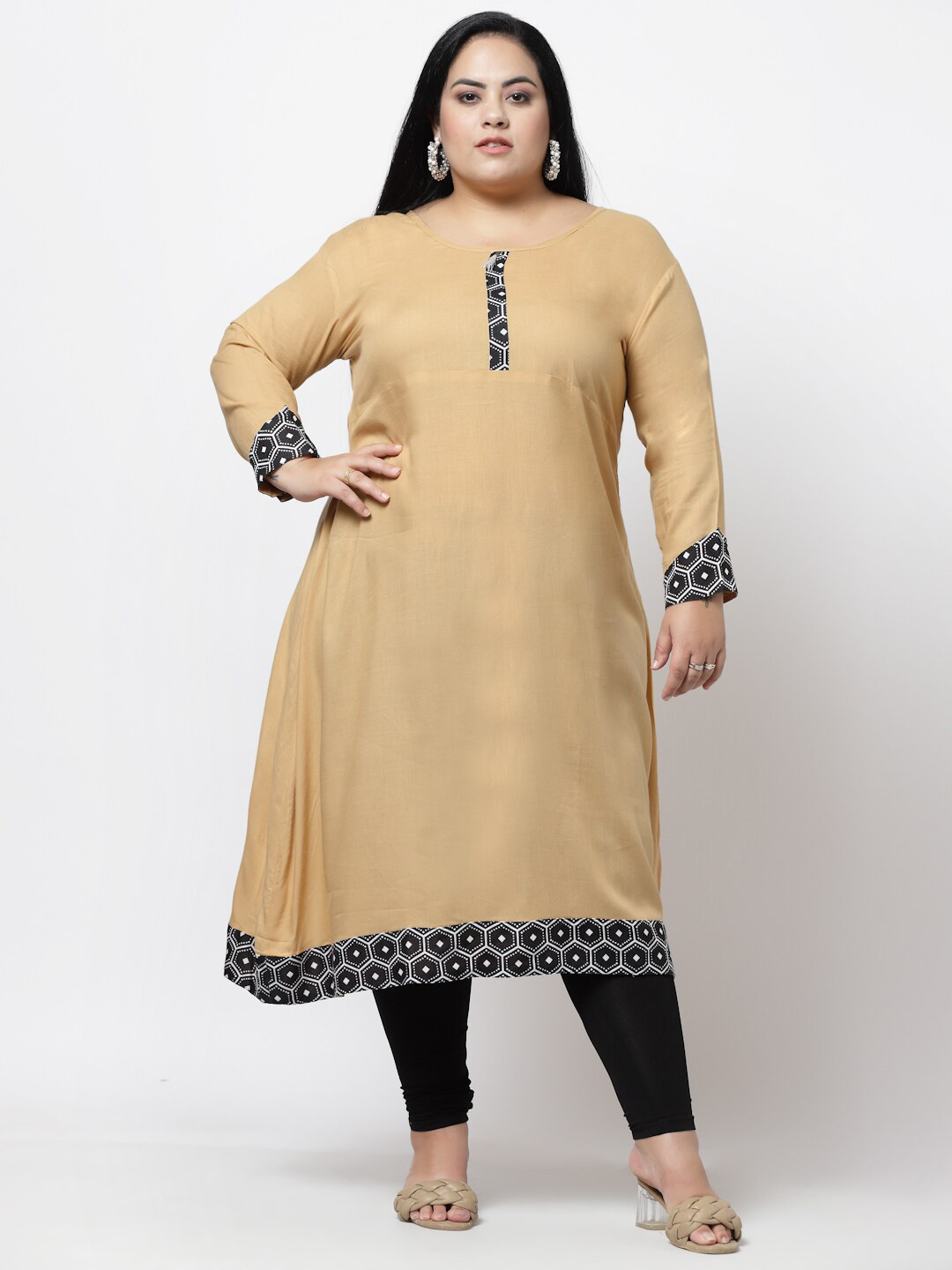 FAZZN Women Plus Size Beige & Black Geometric Printed Kurta
FAZZN Women Plus Size Beige & Black Geometric Printed Kurta