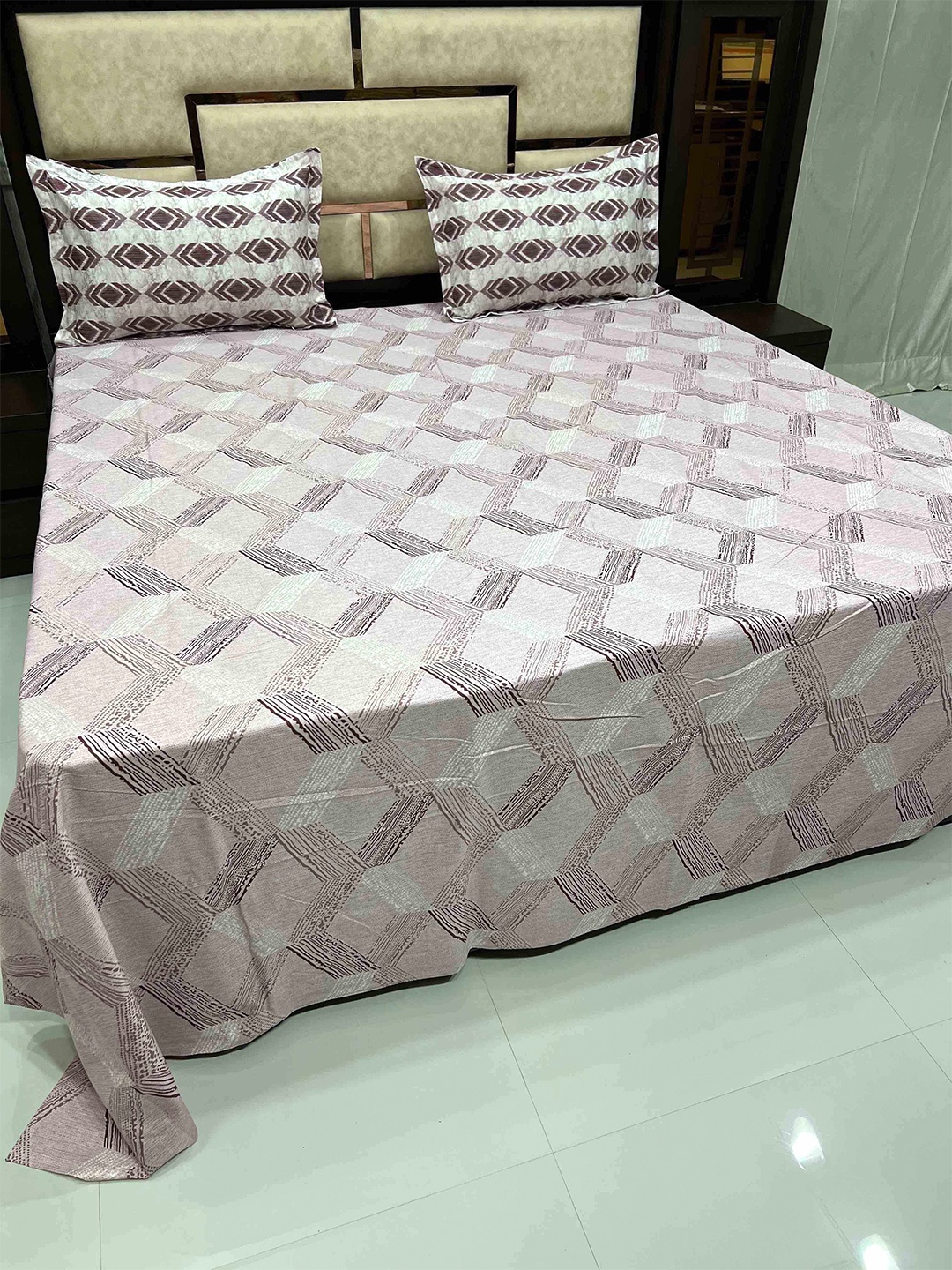 Pure Decor Geometric 400TC Superfine Pure Cotton King Bedsheet with 2 Pillow Covers, Pink
Pure Decor Geometric 400TC Superfine Pure Cotton King Bedsheet with 2 Pillow Covers, Pink