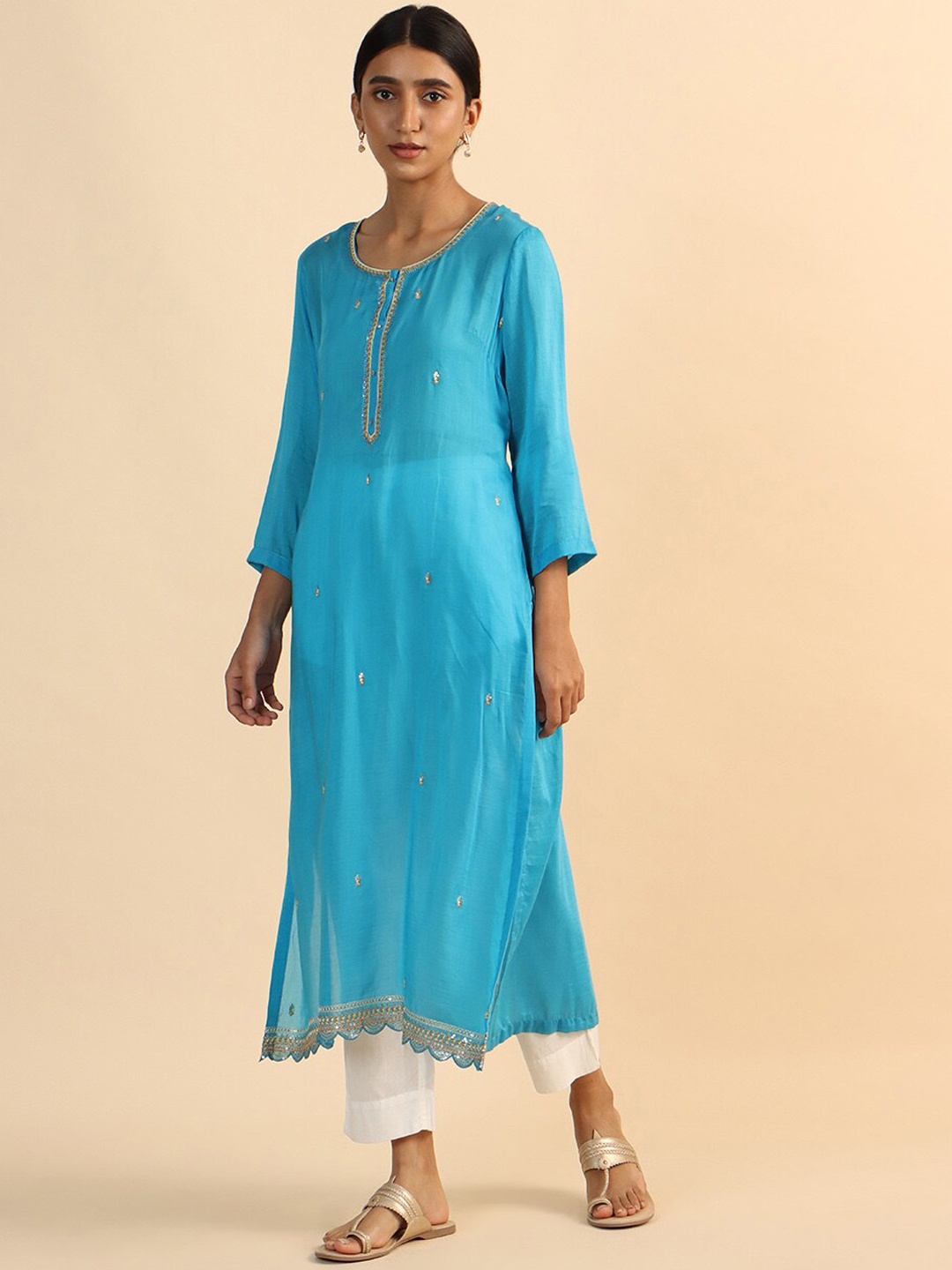 Taneira Women Blue Embroidered Kurta