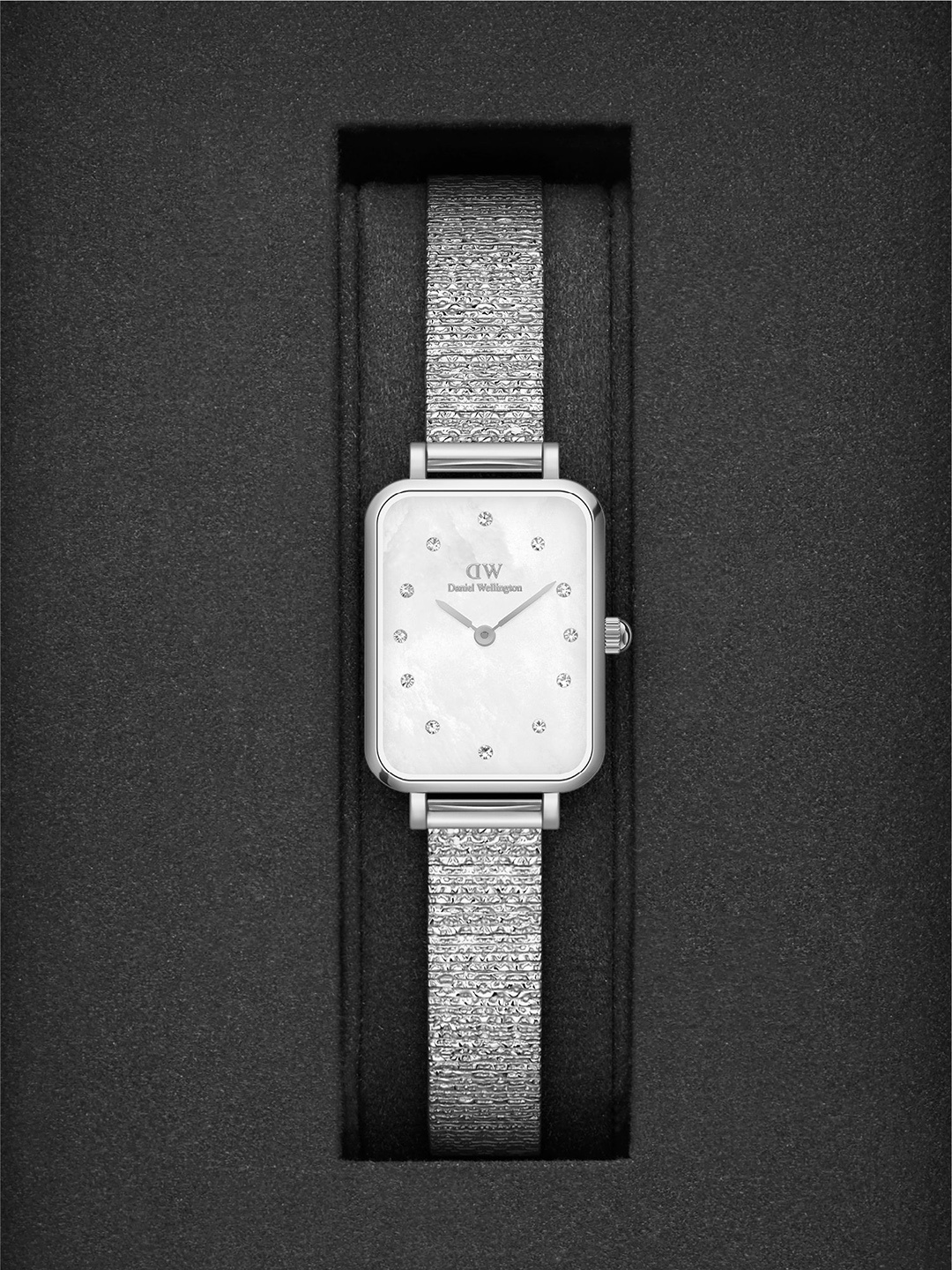 Daniel Wellington Women White Embellished Dial & Silver Toned Stainless Steel Bracelet Style Straps Analogue Watch
Daniel Wellington Women White Embellished Dial & Silver Toned Stainless Steel Bracelet Style Straps Analogue Watch