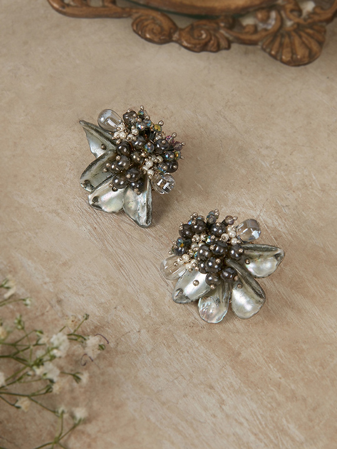 D'oro Onyx Studded Contemporary Studs Earrings, Grey