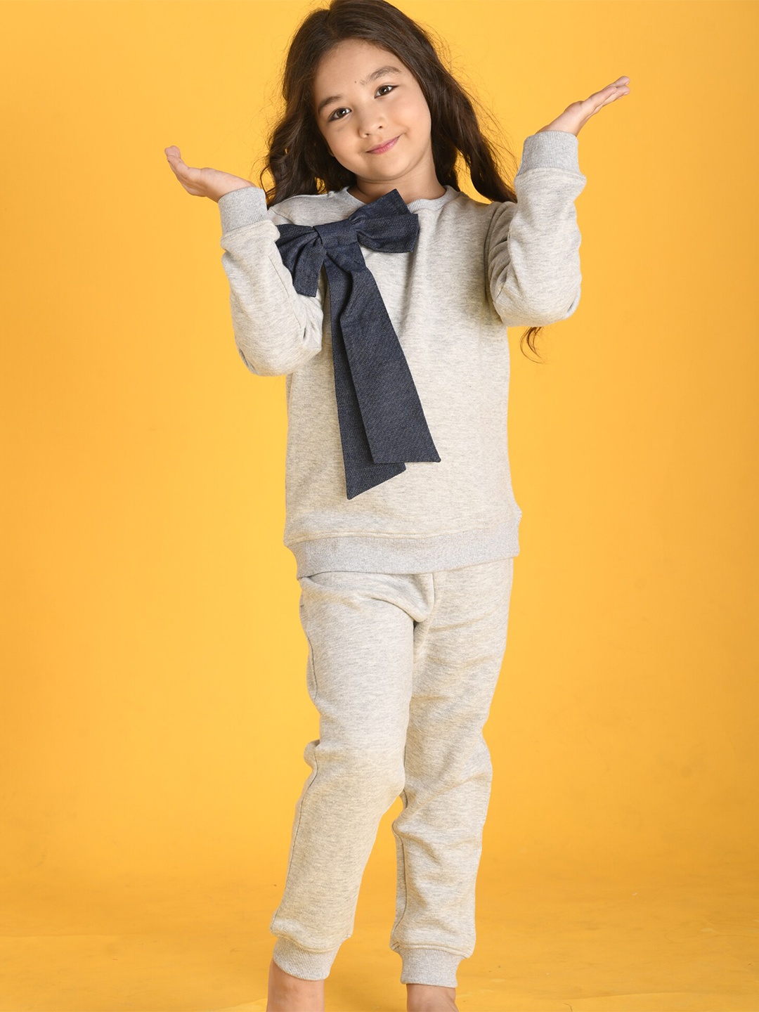 Anthrilo Kids Girls Grey Melange Solid Denim Bow Detail Fleece Sweatshirt & Joggers
Anthrilo Kids Girls Grey Melange Solid Denim Bow Detail Fleece Sweatshirt & Joggers