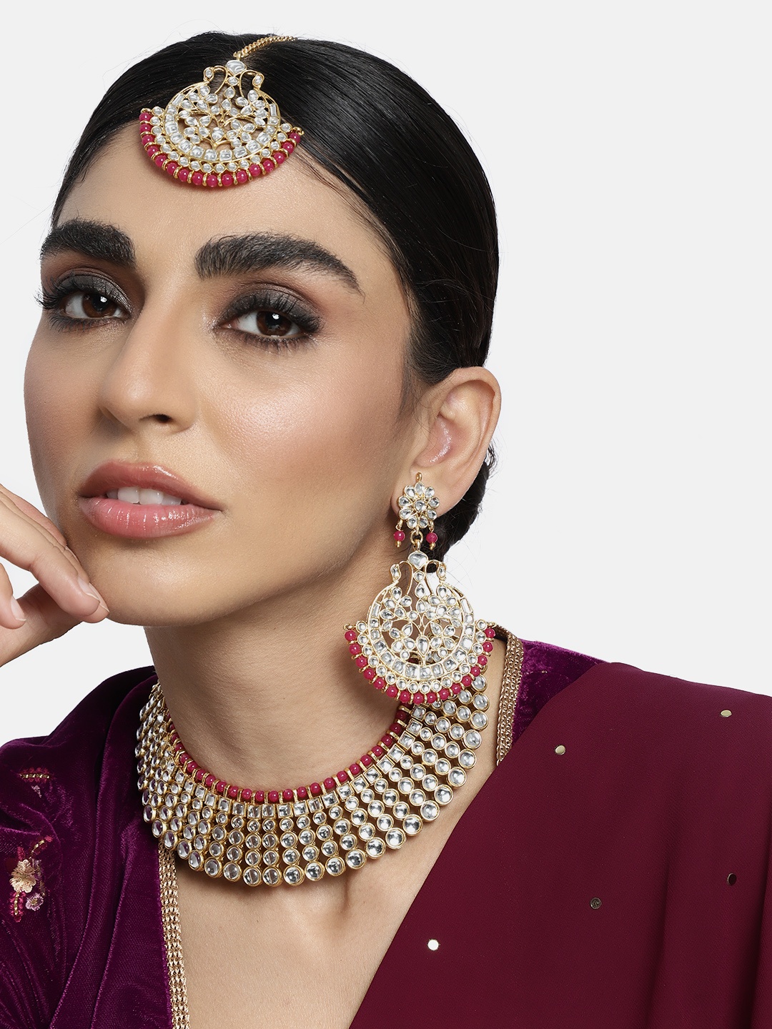 Peora Magenta & White Gold Plated Choker Necklace & Earing Set With Maang Tikka
Peora Magenta & White Gold Plated Choker Necklace & Earing Set With Maang Tikka