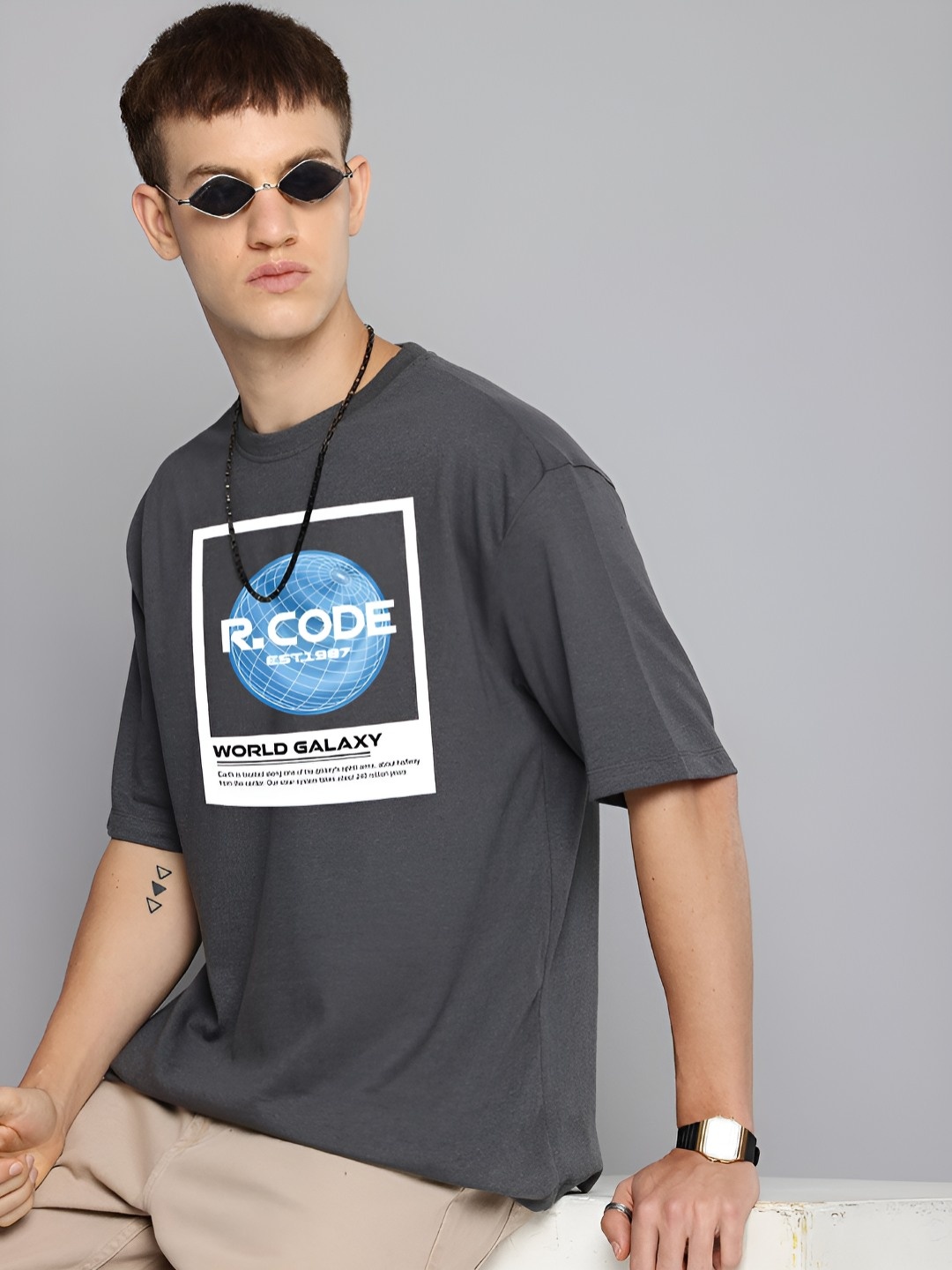 The Roadster Lifestyle Co. Men Graphic Printed Round Neck Cotton Oversized T-shirt, Grey
The Roadster Lifestyle Co. Men Graphic Printed Round Neck Cotton Oversized T-shirt, Grey