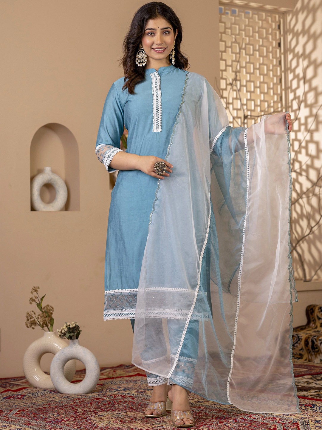 Charu Floral Embroidered Mandarin Collar Straight Kurta with Trousers & Dupatta, Grey
Charu Floral Embroidered Mandarin Collar Straight Kurta with Trousers & Dupatta, Grey