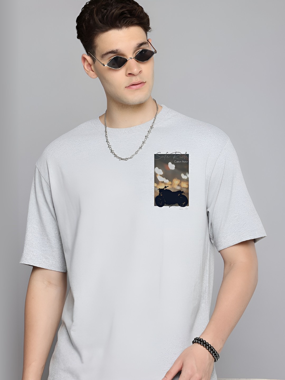 The Roadster Lifestyle Co. Men Graphic Printed Round Neck Cotton Oversized T-shirt, Grey
The Roadster Lifestyle Co. Men Graphic Printed Round Neck Cotton Oversized T-shirt, Grey