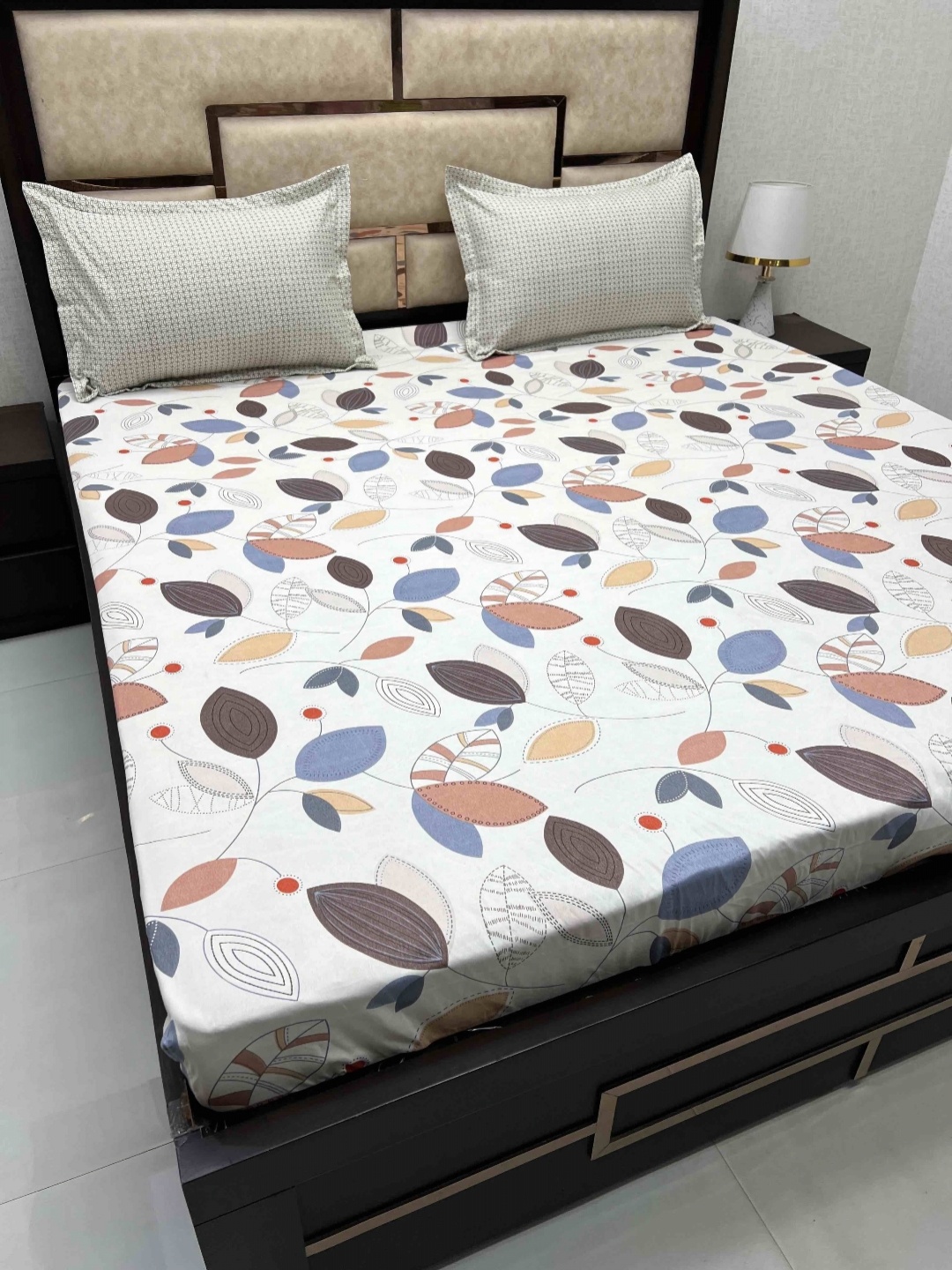 Pure Decor King Size Fitted Double Bed Bedsheet With 2 Pillow Covers 6 ft X 6.3 ft X 1 ft, White
Pure Decor King Size Fitted Double Bed Bedsheet With 2 Pillow Covers 6 ft X 6.3 ft X 1 ft, White
