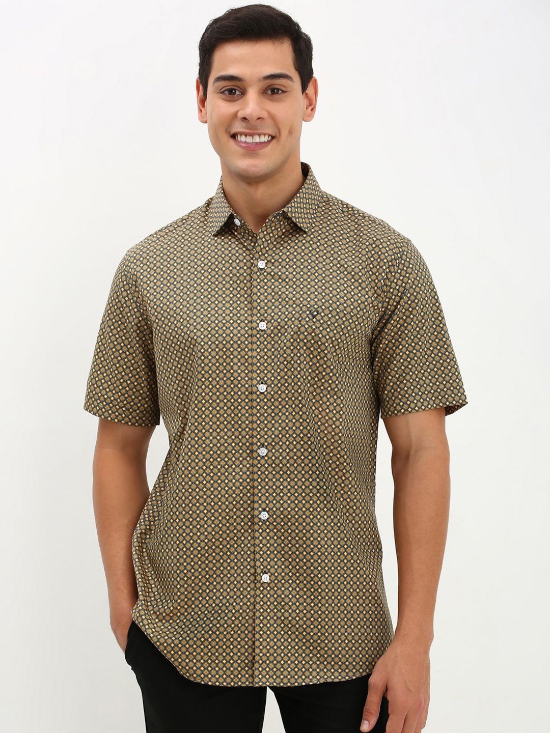 Allen Solly Men Spread Collar Micro Ditsy Printed Cotton Slim Fit Casual Shirt, Brown
Allen Solly Men Spread Collar Micro Ditsy Printed Cotton Slim Fit Casual Shirt, Brown
