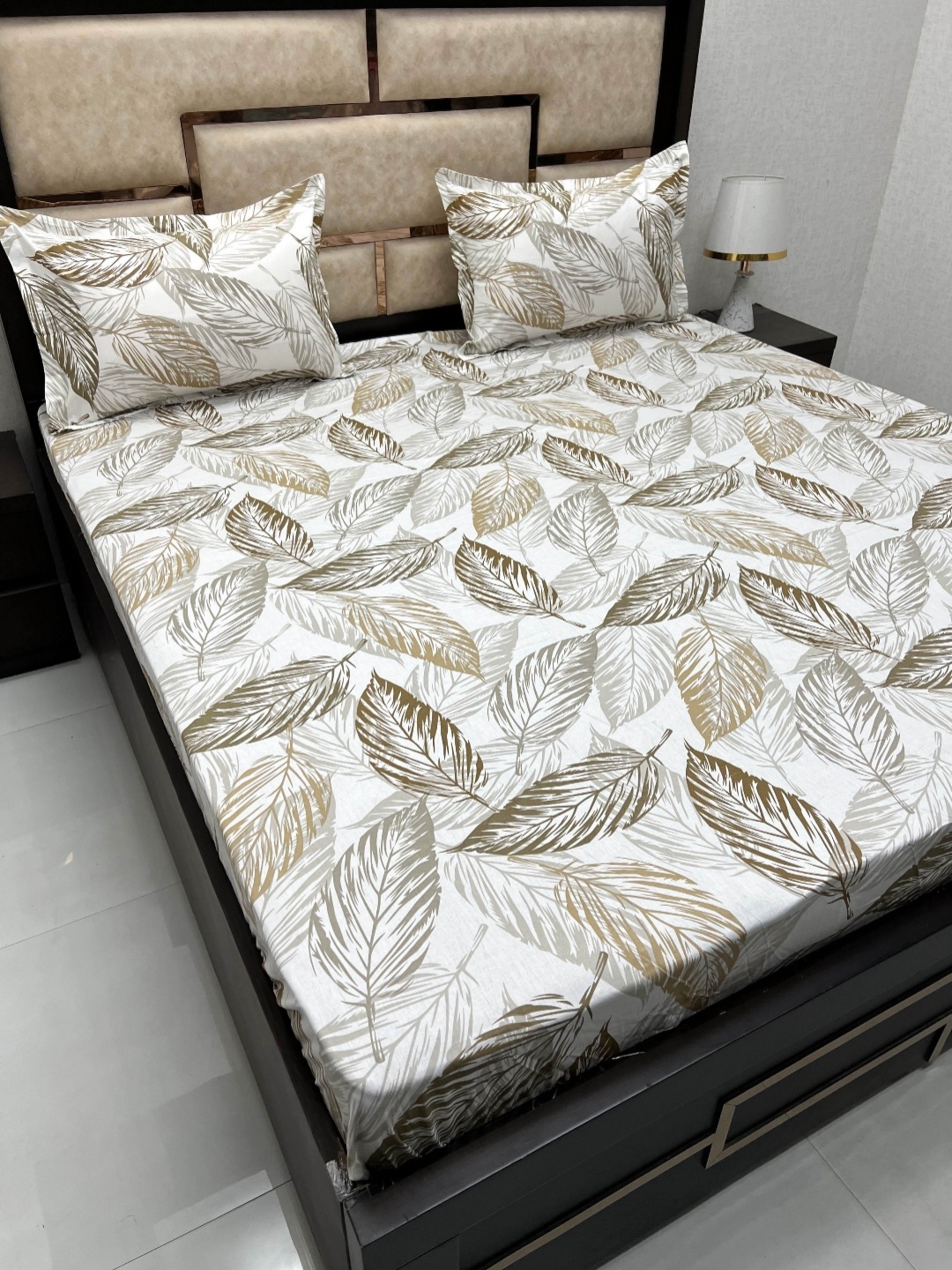 Pure Decor sapphire Green Pure Cotton Floral 380TC King Bedsheet with 2 Pillow Covers
Pure Decor sapphire Green Pure Cotton Floral 380TC King Bedsheet with 2 Pillow Covers