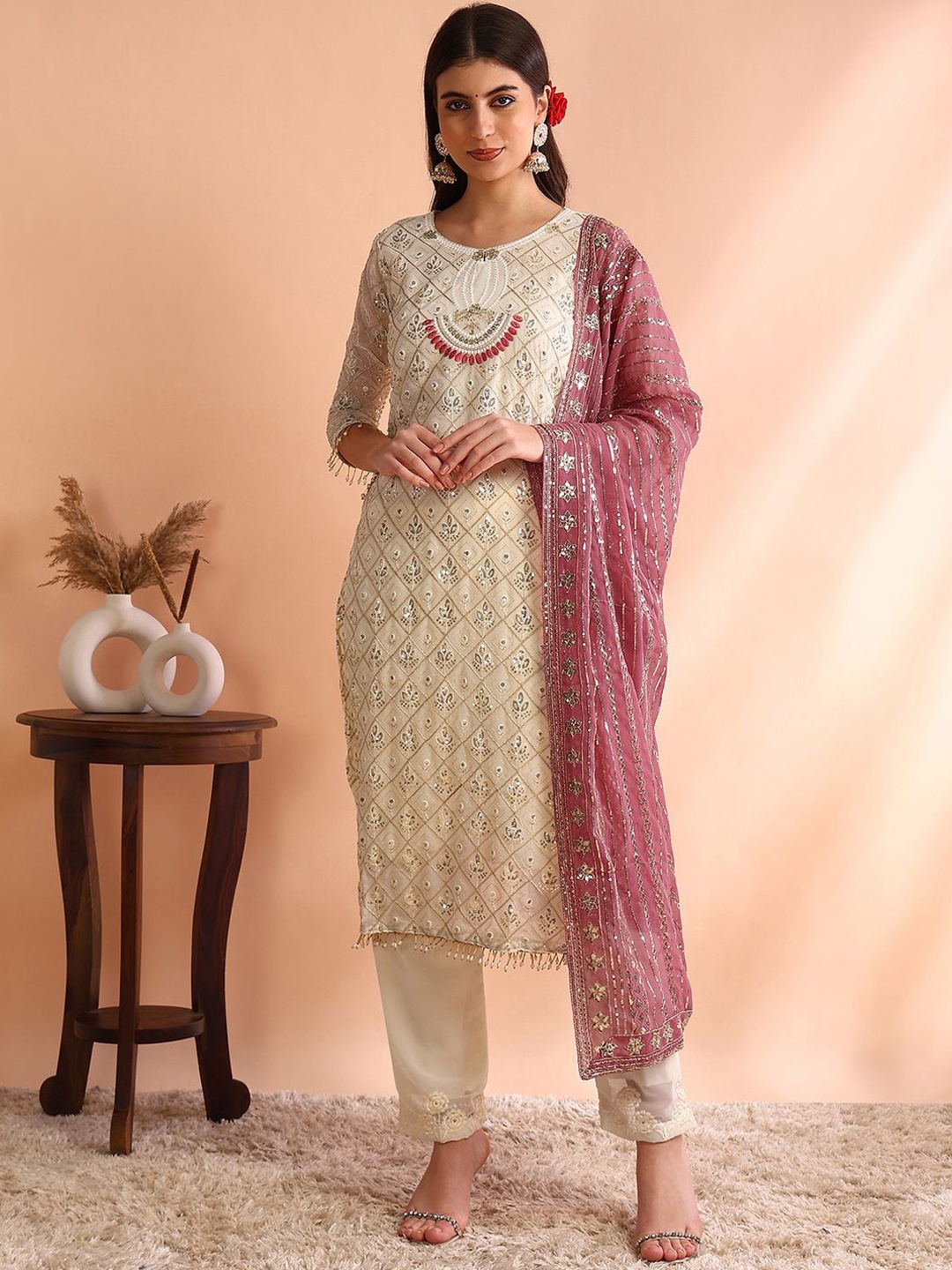 BHARODIYA ENTERPRISES Floral Embroidered Georgette Straight Kurta & Trouser & Dupatta, Cream
BHARODIYA ENTERPRISES Floral Embroidered Georgette Straight Kurta & Trouser & Dupatta, Cream