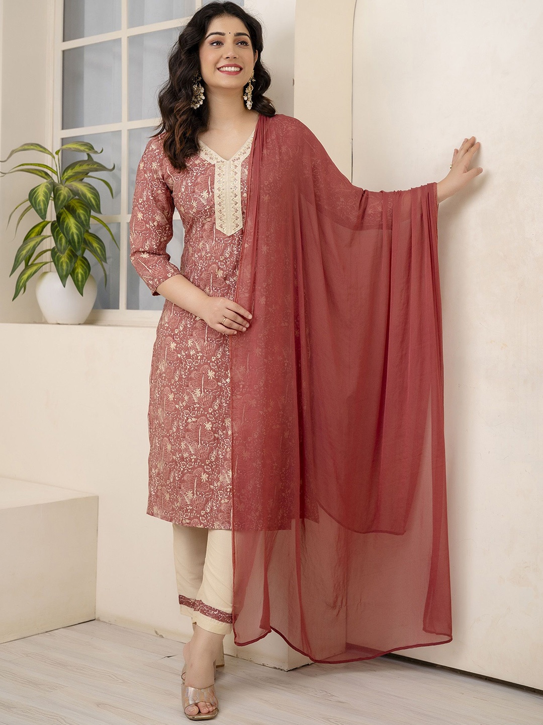 Charu Floral Printed V-Neck Thread Work Straight Kurta with Trousers & Dupatta, Maroon
Charu Floral Printed V-Neck Thread Work Straight Kurta with Trousers & Dupatta, Maroon