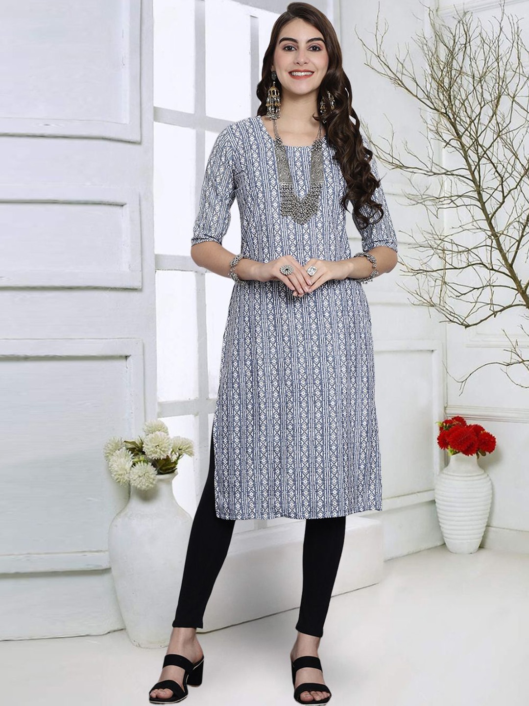7Threads Women Keyhole Neck Flared Sleeves Thread Work Floral Crepe Kurta, Multi
7Threads Women Keyhole Neck Flared Sleeves Thread Work Floral Crepe Kurta, Multi