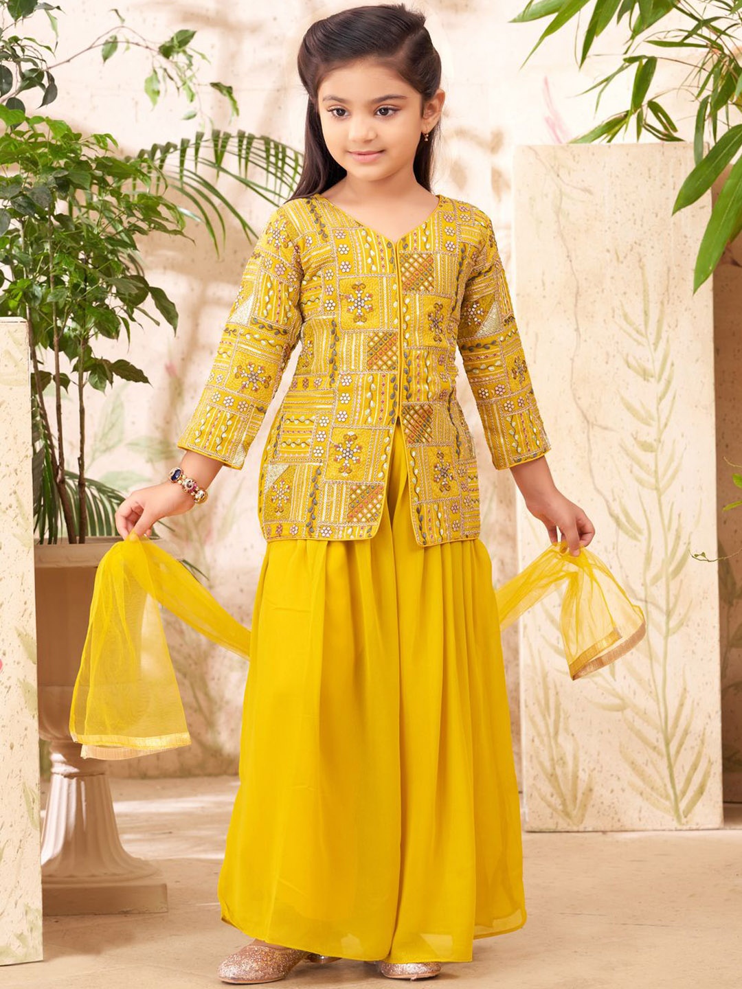 Aarika Girls Floral Embroidered Regular Beads and Stones Kurti with Trousers & With Dupatta, Mustard
Aarika Girls Floral Embroidered Regular Beads and Stones Kurti with Trousers & With Dupatta, Mustard